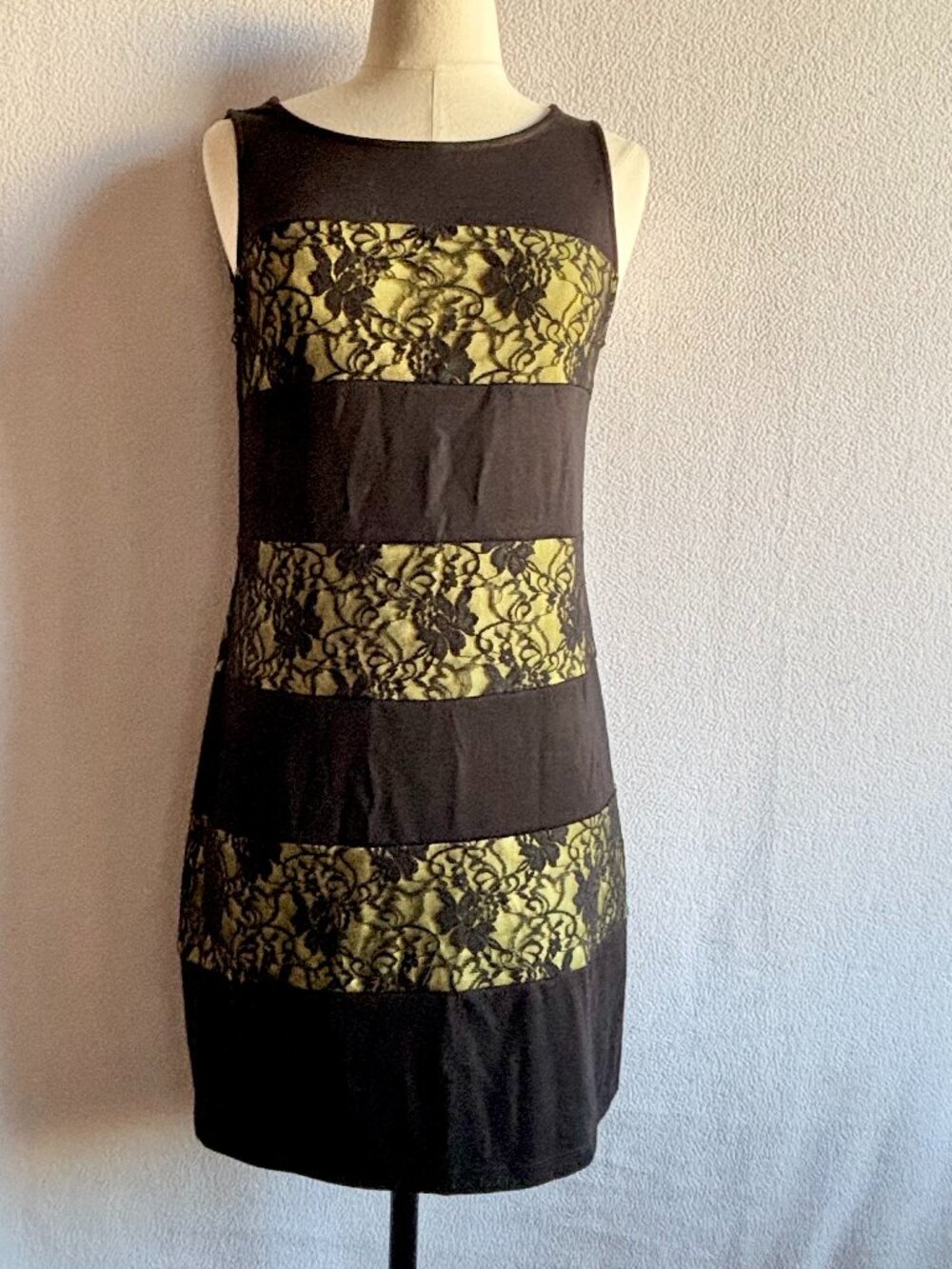 Black & Green Lacy Sleeveless Sheath Dress